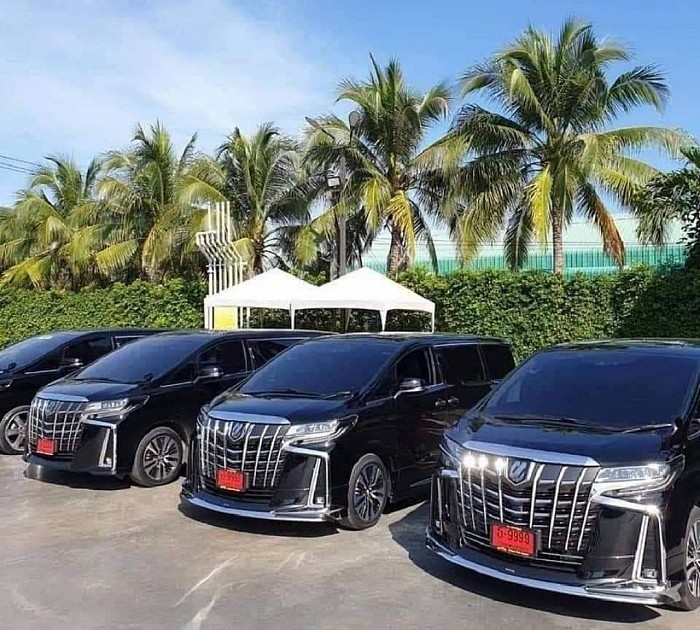 เดินทางคล่องตัวไปกลับรถยนต์ Toyota Alphard โทรมาเลยครับ 0 6 5 2 6 9 5 5 8 3 คุณวัน ไอดีไลน์ ptv005