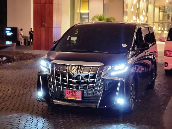 Toyota Alphard พร้อมคนขับเริ่มต้นที่วันละ 7,000 บาท ไม่รวมน้ำมัน