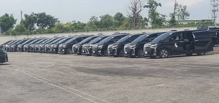 ต้องรถนิ้ว Alphard รับผู้บริหารหรือท่องเที่ยวทั่วไป กับเราได้ 24 ชั่วโมงราคาเป็นกันเองครับ